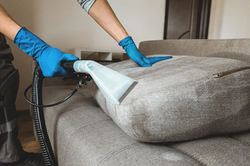Serviços profissionais de limpeza e higienização de estofados, carpetes, cortinas, colchões e sofás